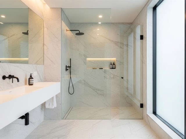 Mitos y verdades sobre el uso de mármol en el suelo de la ducha