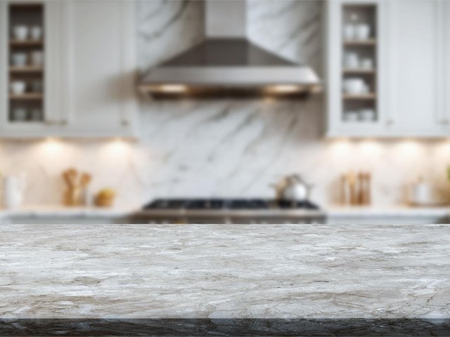 Mitos y verdades sobre las manchas de aceite en encimeras de piedra natural